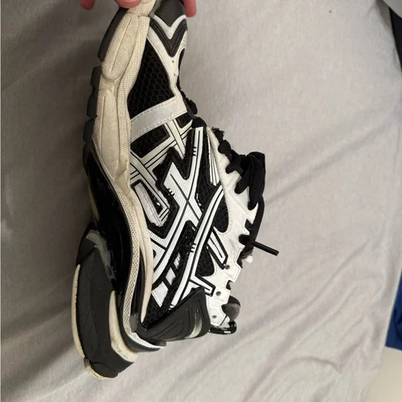 Balenciaga Black and White Athletic Shoes - Picture 5 of 7